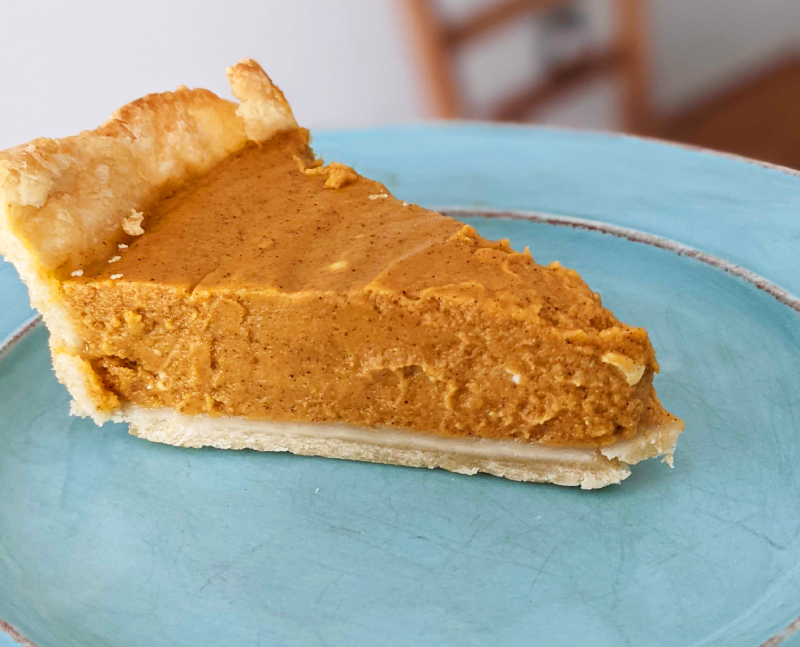 Pie of pumpkin pie on a plate. 